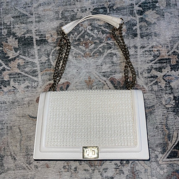 Woven gold chain crossbody shoulder bag - Picture 2 of 8